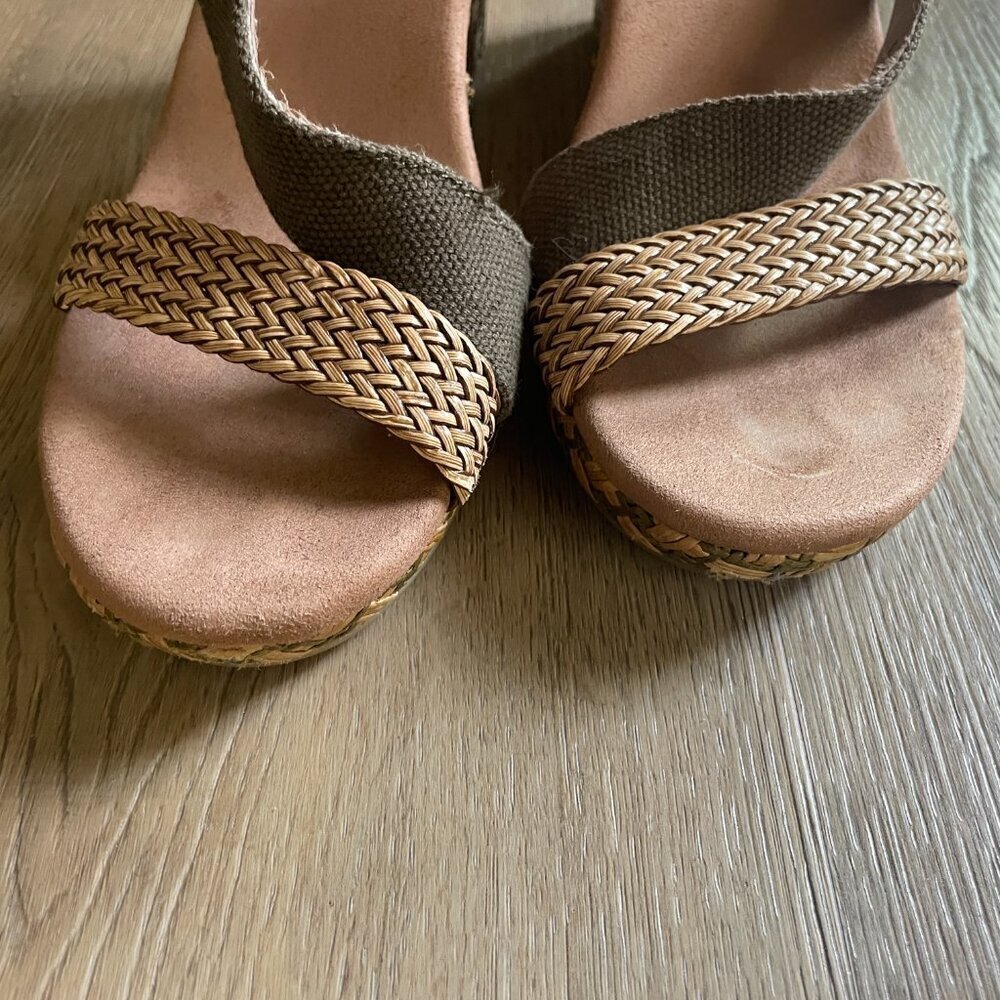 Women’s TOMS Clarissa Woven Green and Tan Wedge Heels/Sandals-Size 9 - Picture 3 of 8
